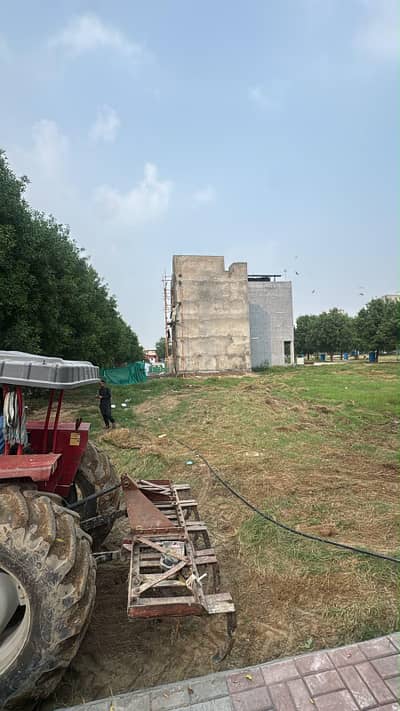 2.44 MARLA COMMERCIAL PLOT HOT LOCATION PLOT NEAR BAHRIA ORCHARD OFFICE ALL UTILITIES AND POSSESSION PAID