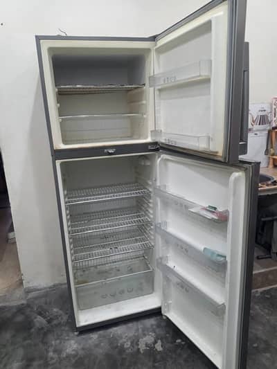 chamghong ruba fridge full size 2 doors good condition