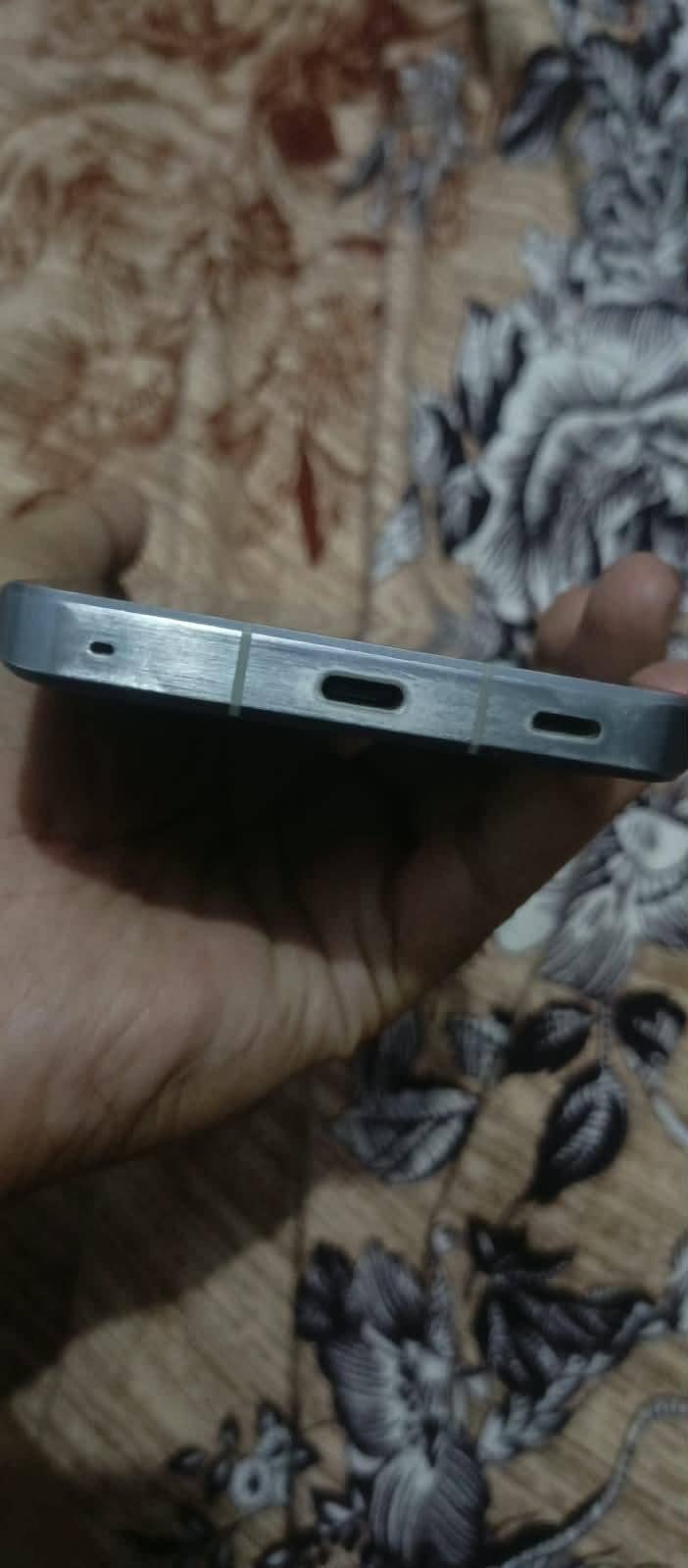 Sharp Aquos R 7 0