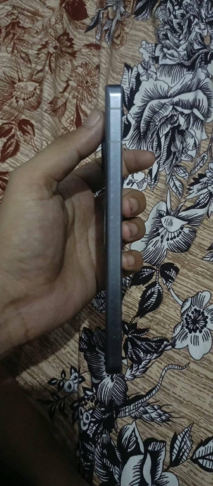 Sharp Aquos R 7 1