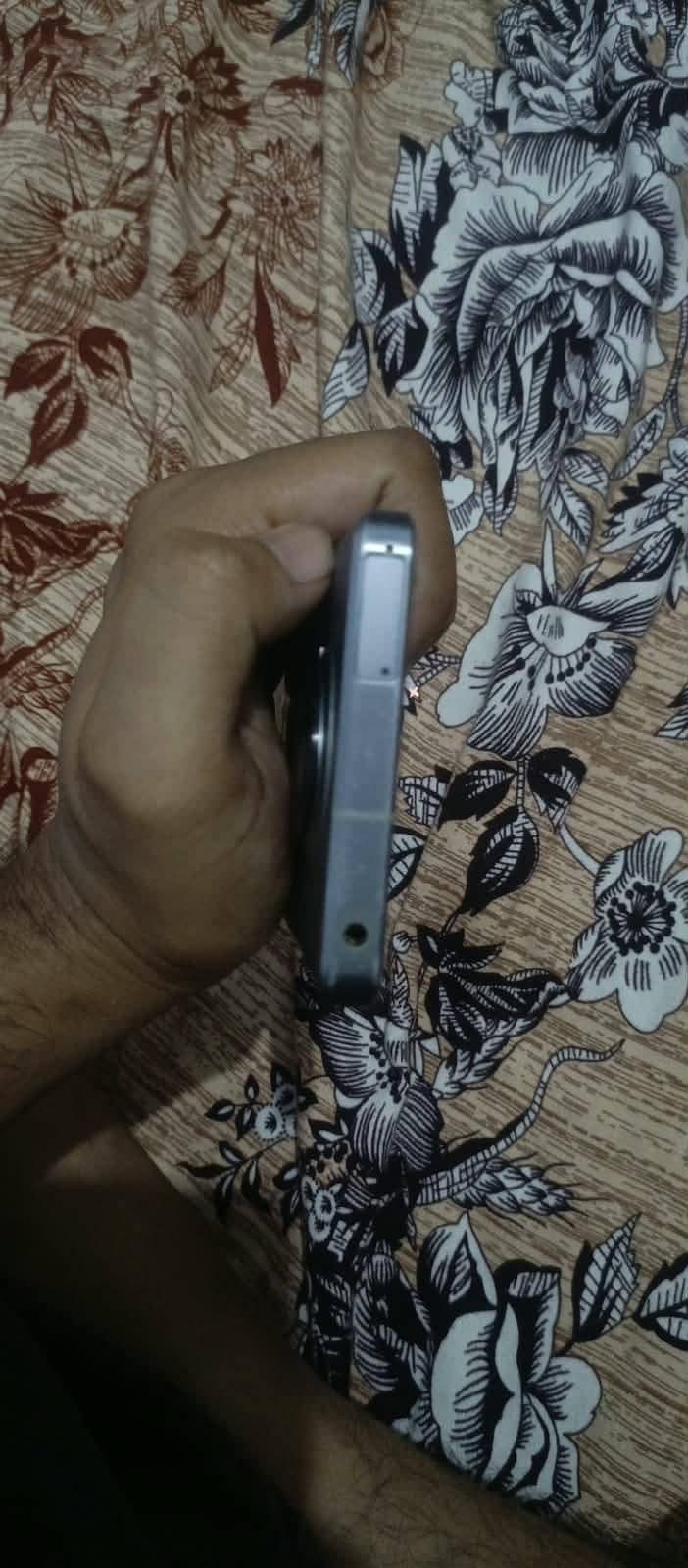 Sharp Aquos R 7 3