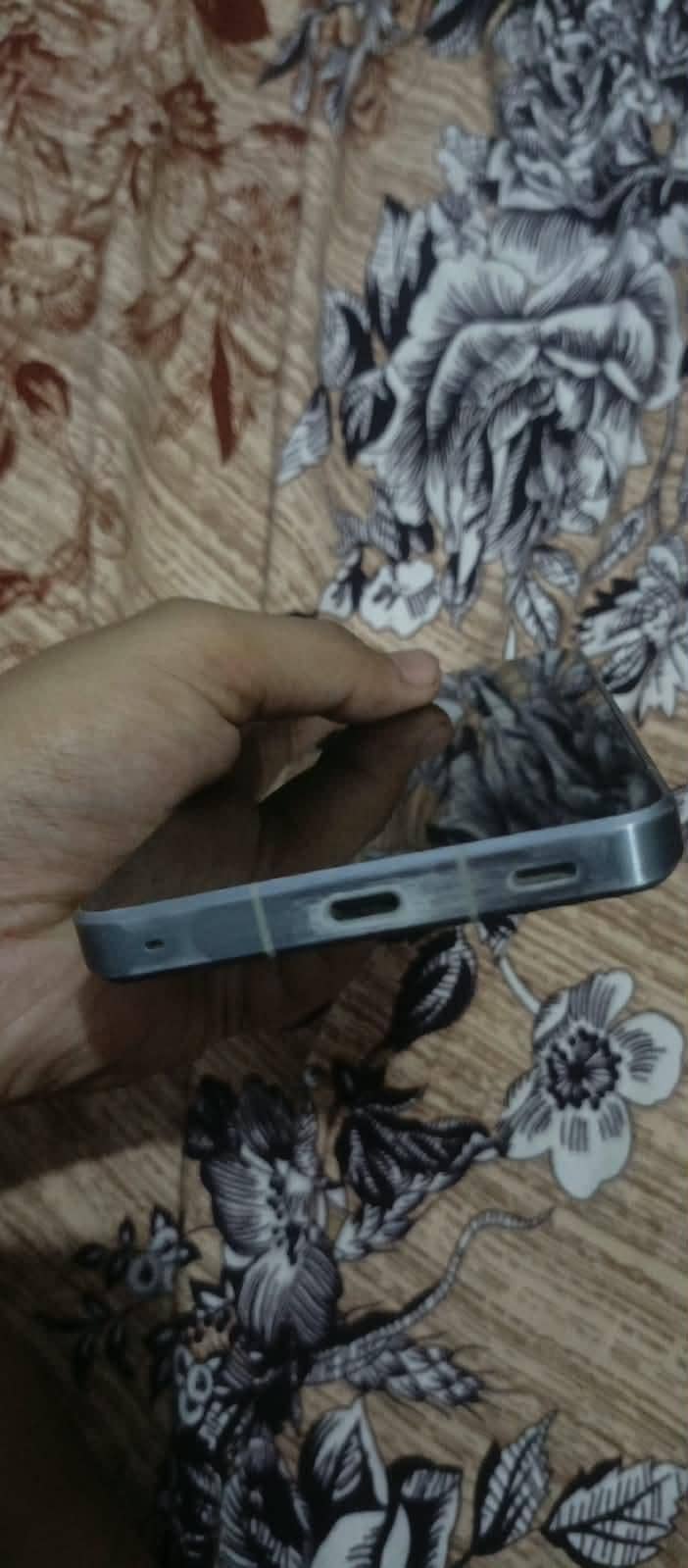 Sharp Aquos R 7 4