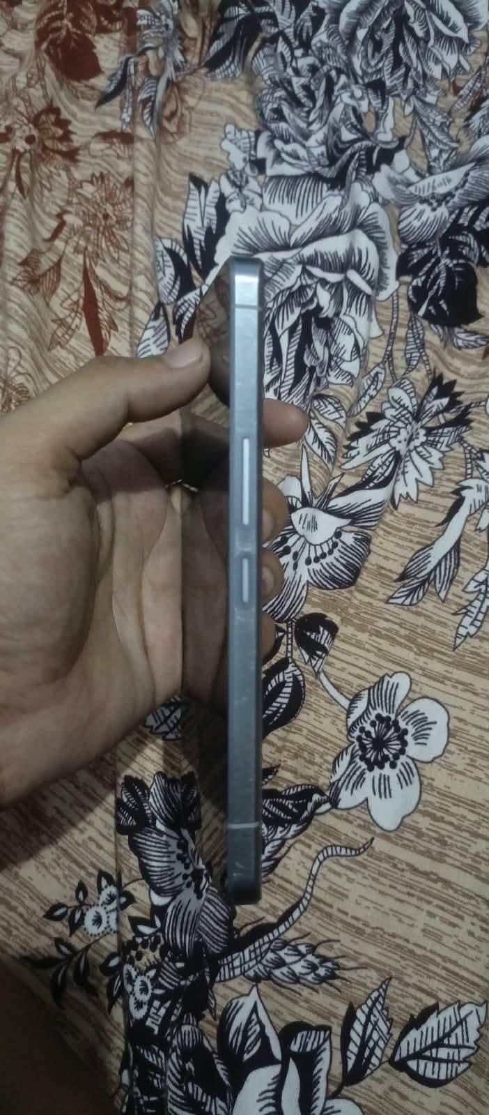 Sharp Aquos R 7 5