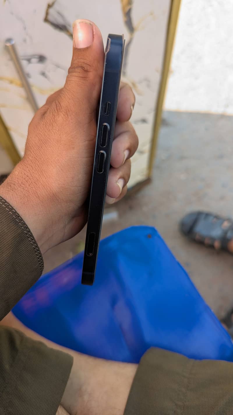 Apple iPhone 13 2