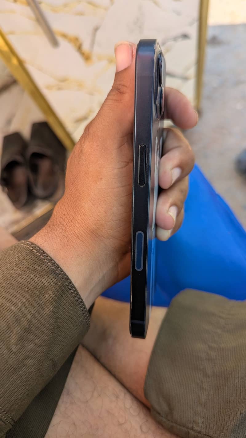 Apple iPhone 13 4
