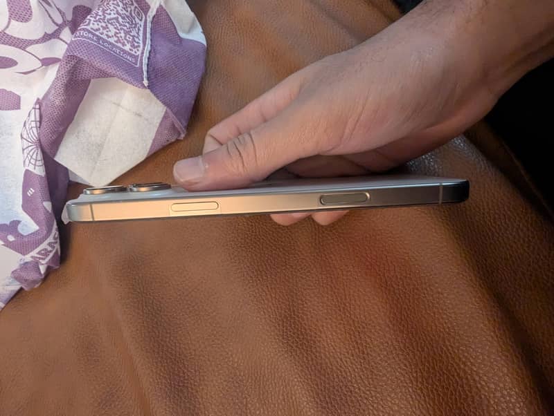 iphone 16 pro max 1