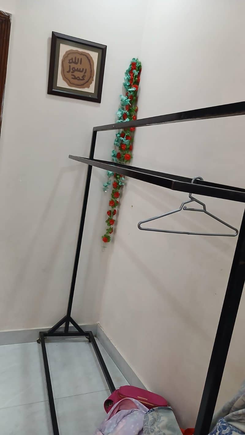 clothes stand 0