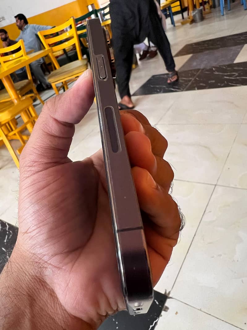 Apple iPhone 14 Pro 2