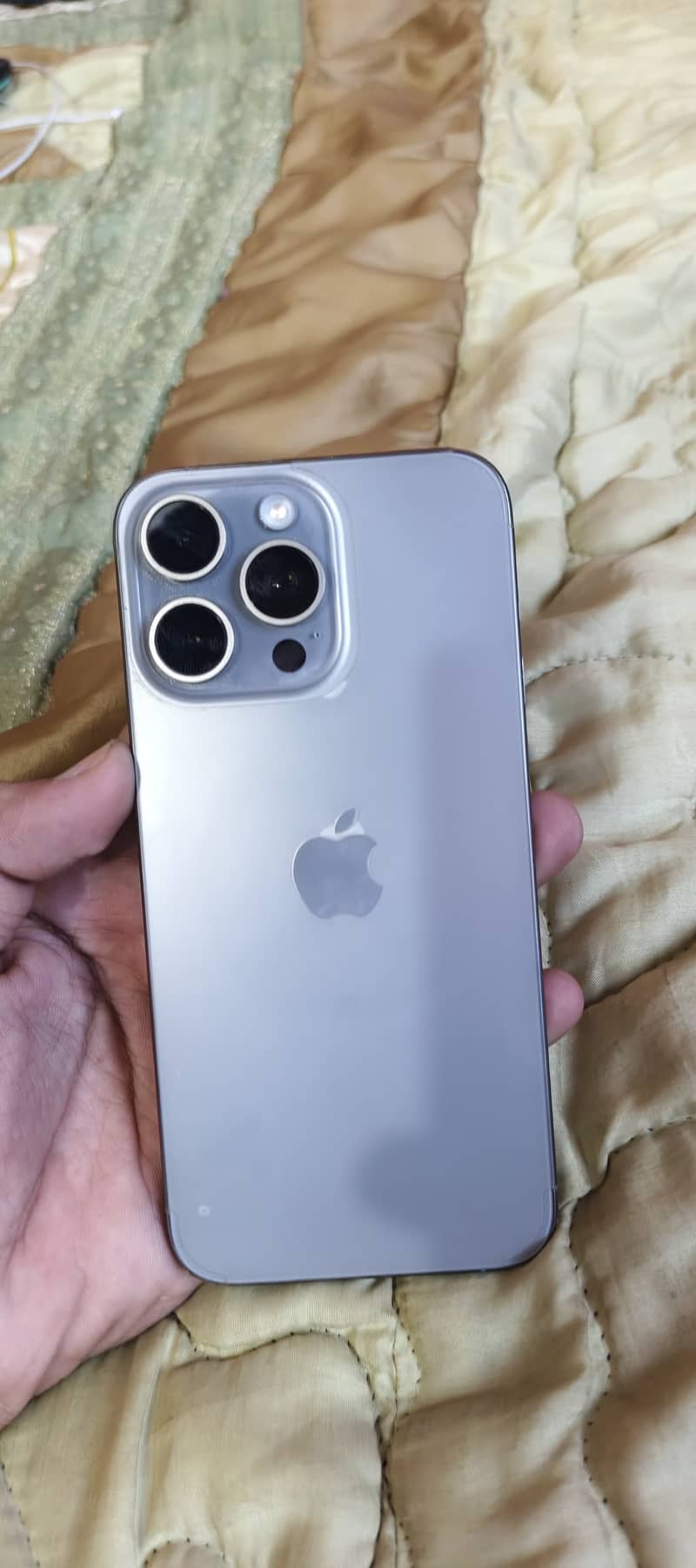 Apple iPhone 15 Pro Max 2
