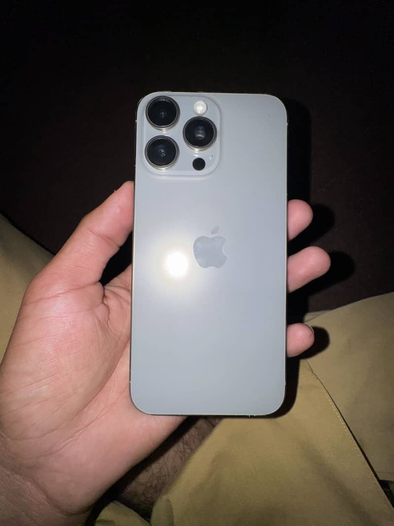 Apple iPhone 15 Pro Max 1