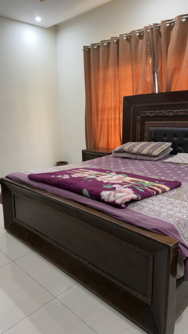 King size bed 2