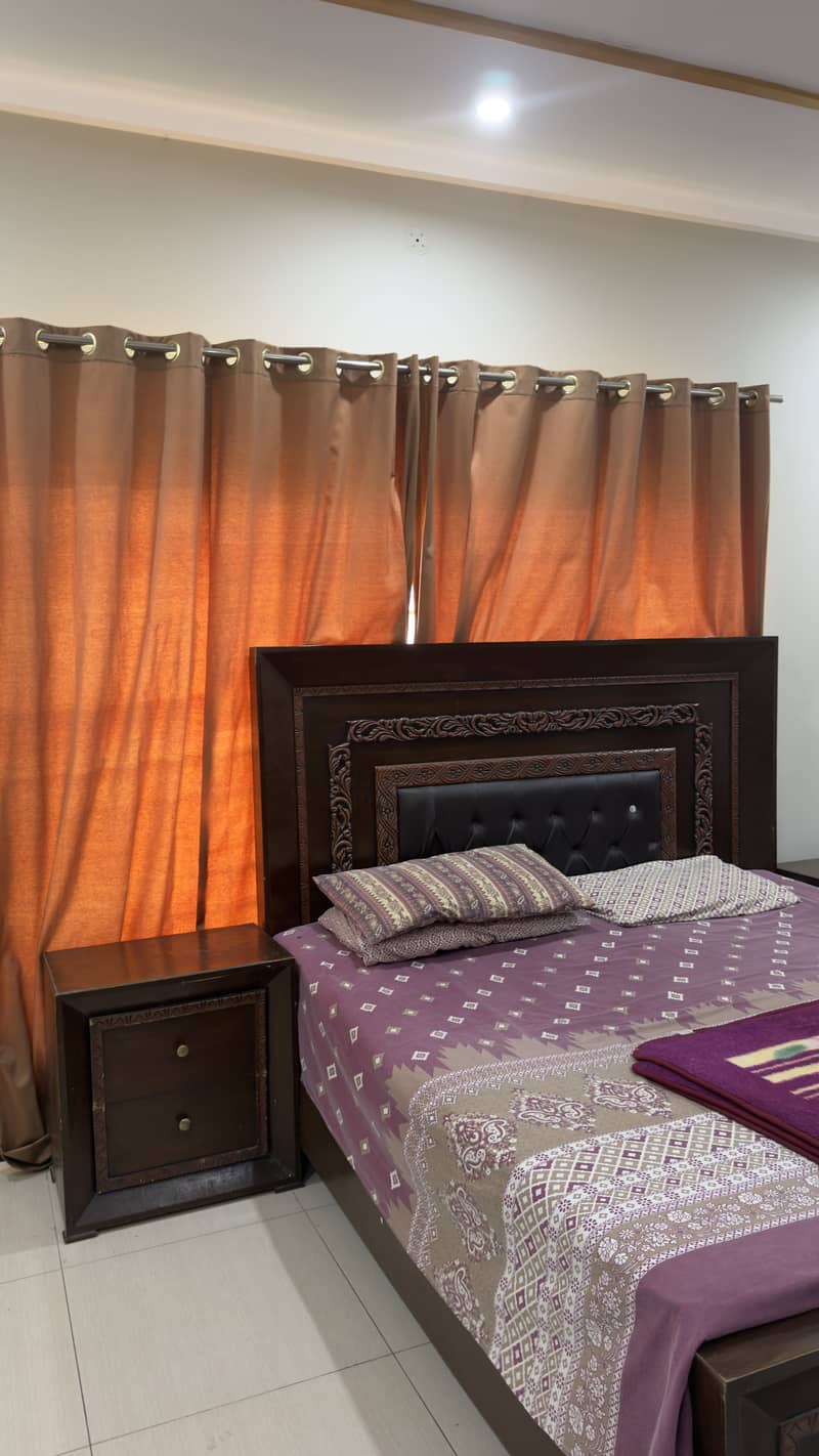 King size bed 3