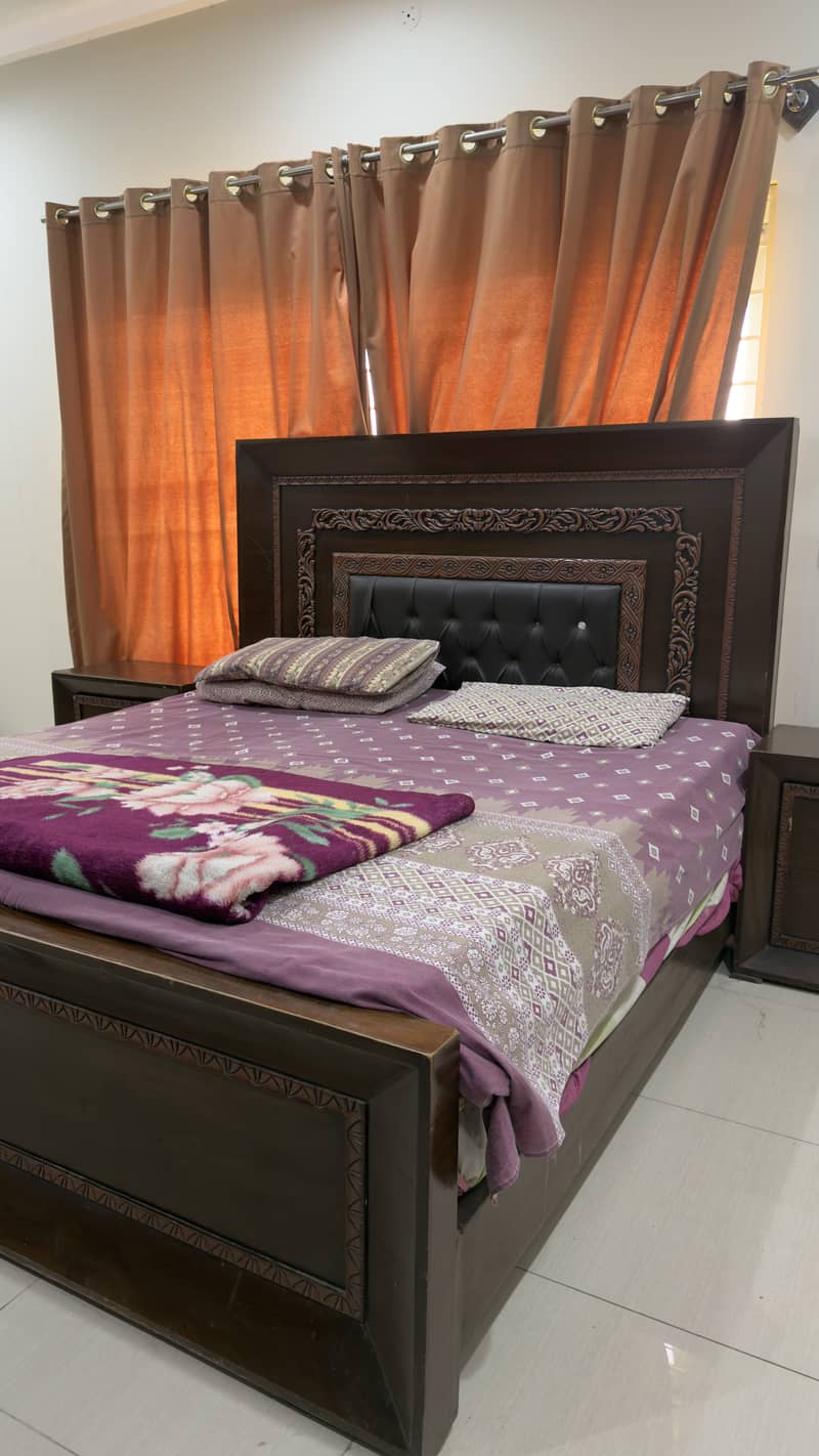 King size bed 4