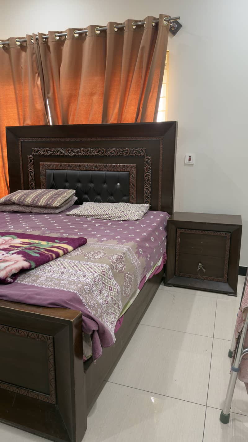King size bed 5