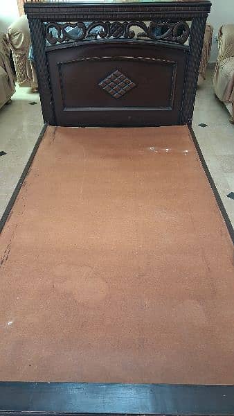 single bed (size 3.5×6.5 feet) for sale