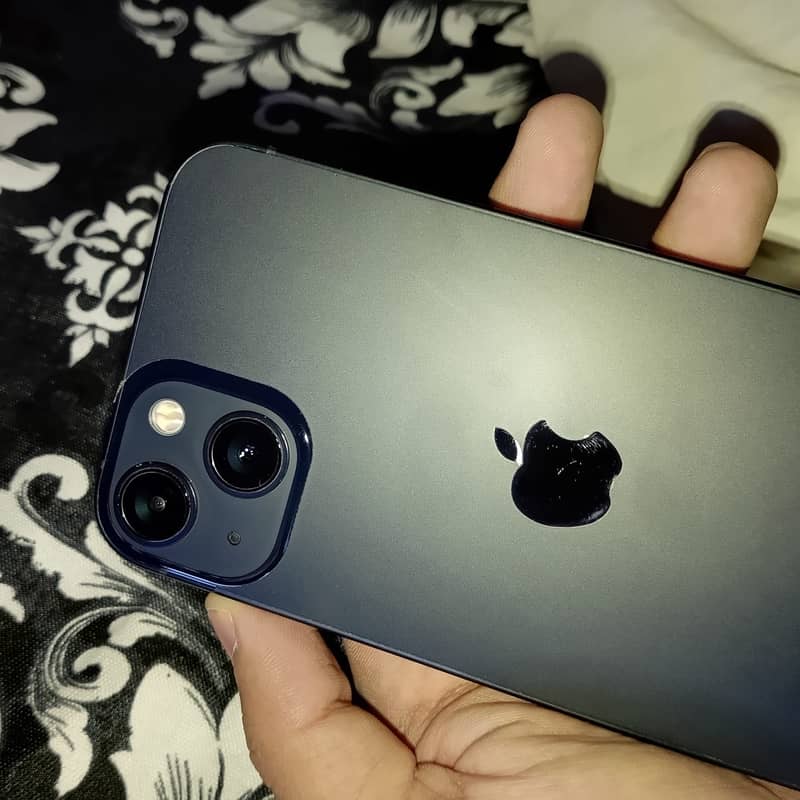 Apple iPhone 13 1