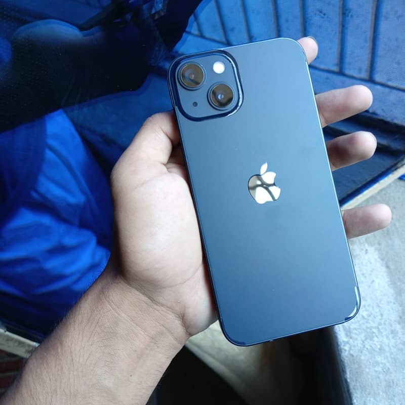 Apple iPhone 13 4