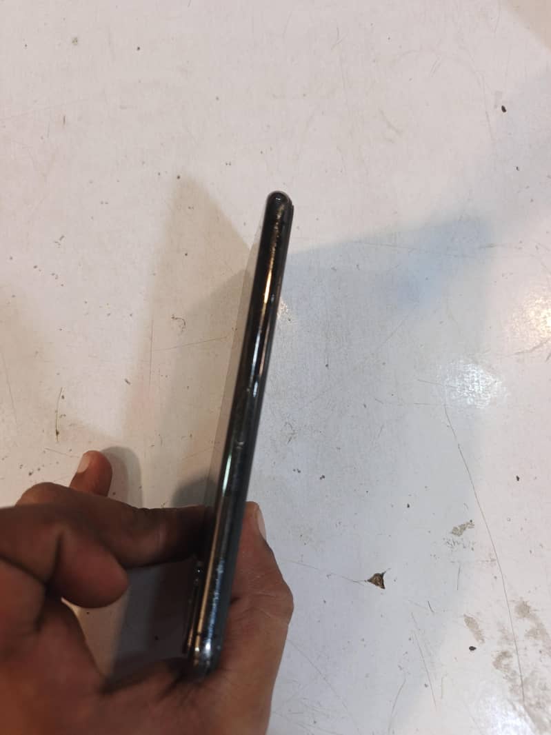 Apple iPhone X 3