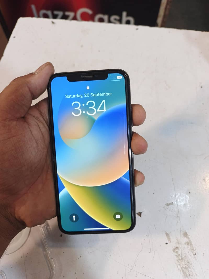 Apple iPhone X 4