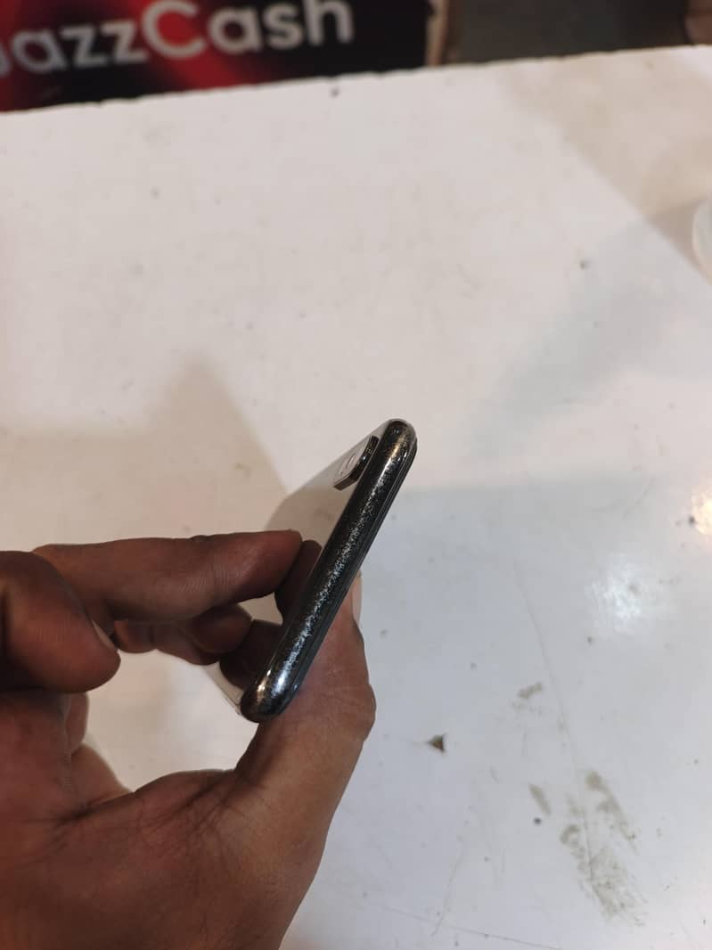Apple iPhone X 5