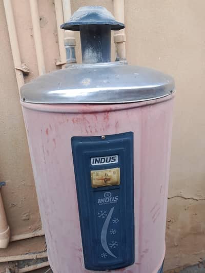 Gas geyser 25 gallon in excellent condition
