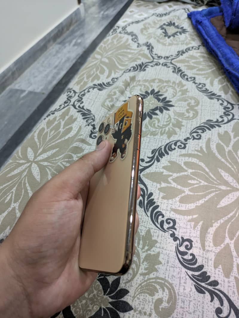 Apple iPhone 11 Pro 2