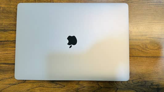 MacBook Pro 2018 | 15-Inc Core i9 | 32GB RAM | 256GB SSD