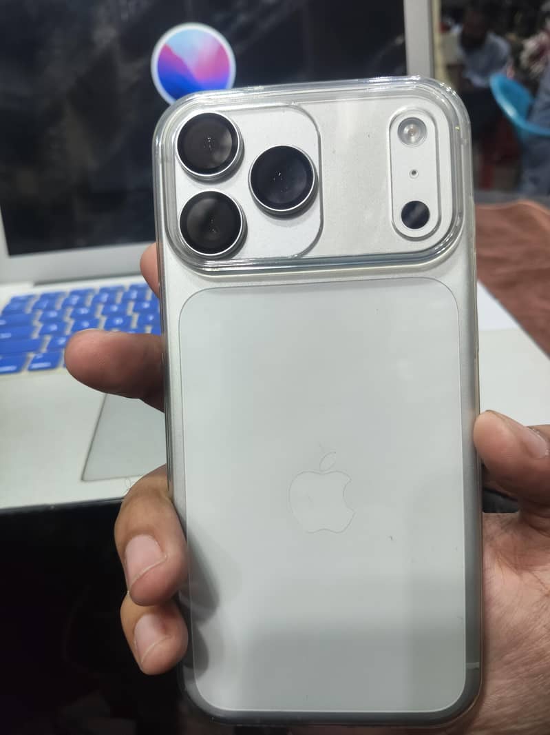 Apple iPhone 17 Pro Max 0