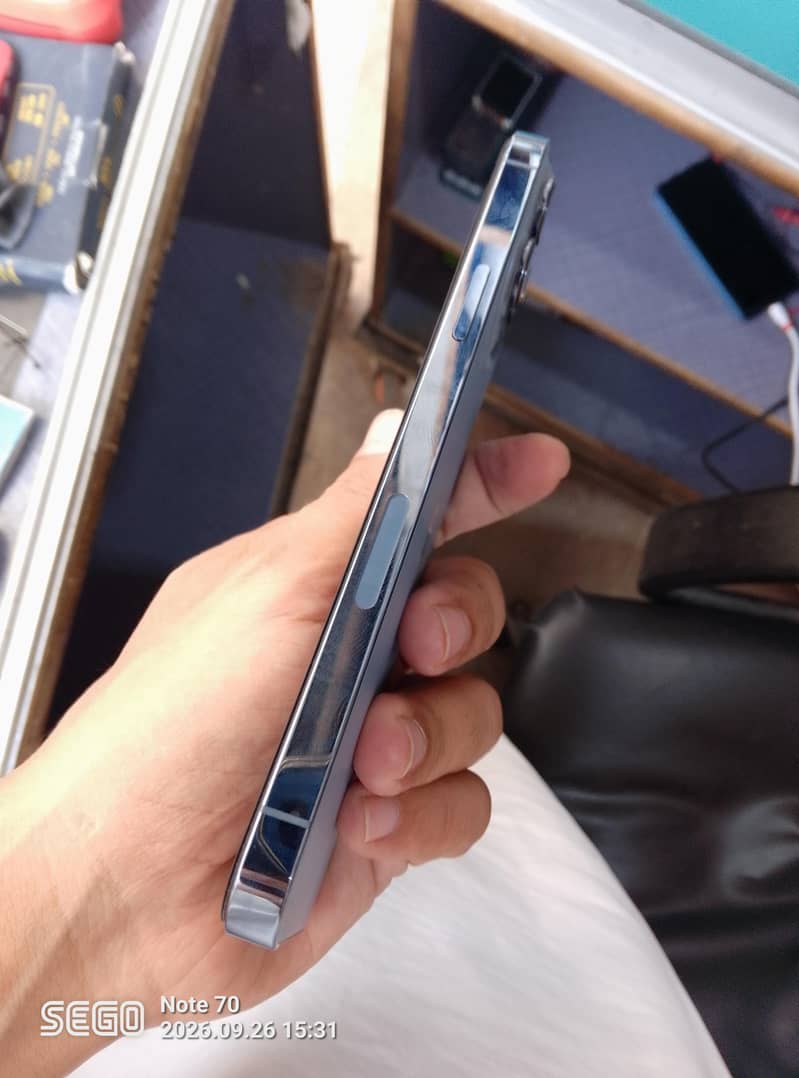 Apple iPhone 13 Pro Max 1