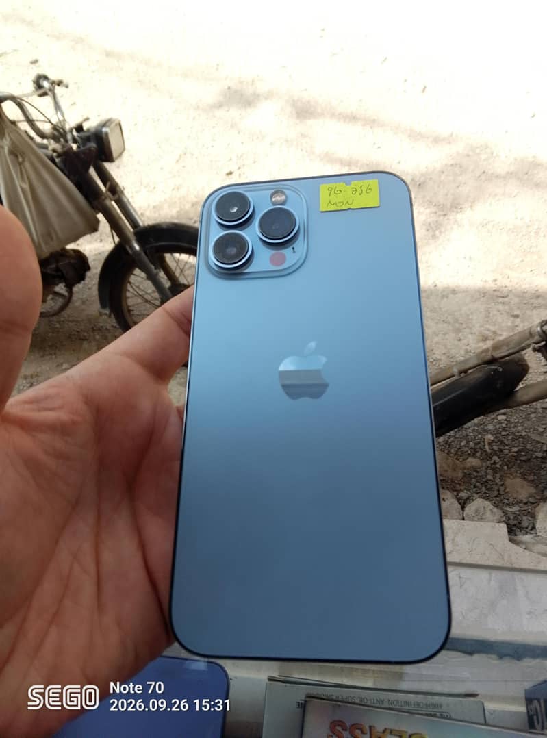 Apple iPhone 13 Pro Max 4