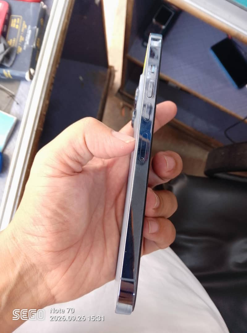 Apple iPhone 13 Pro Max 8