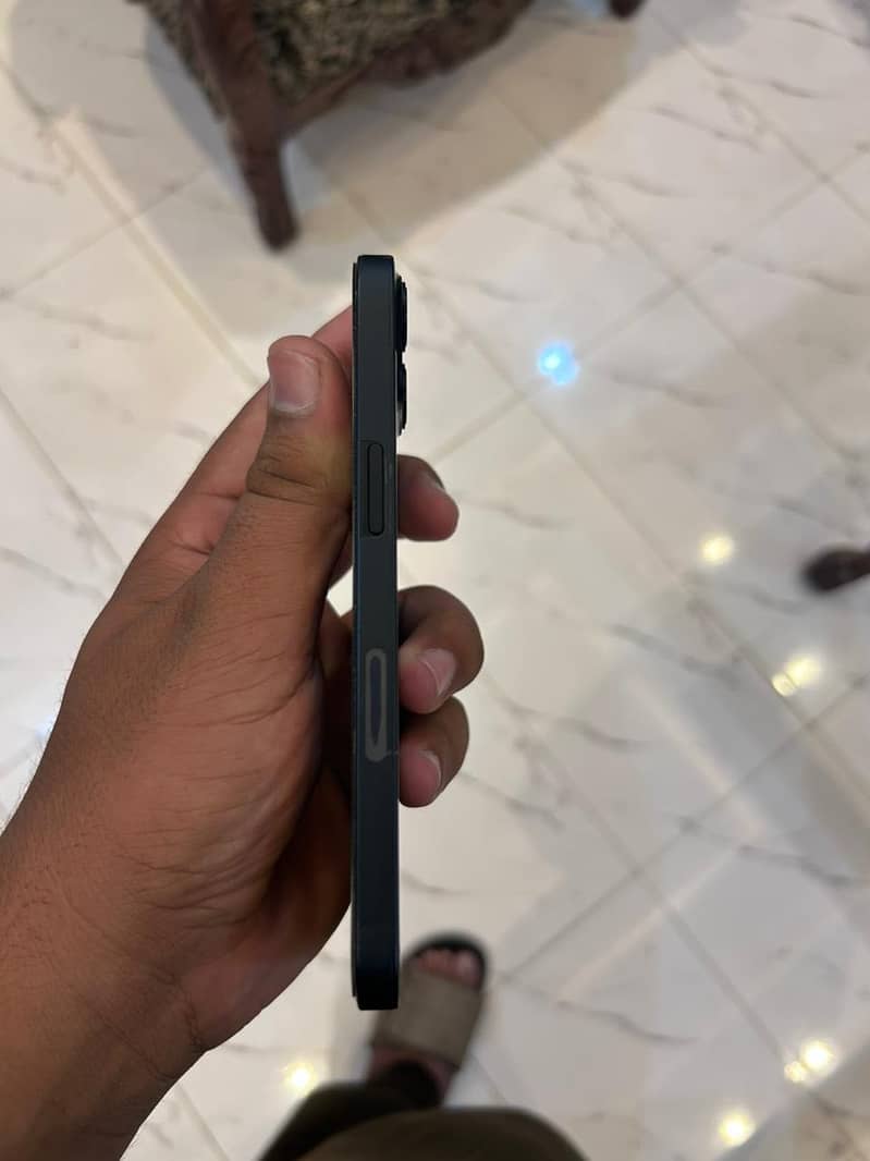 Apple iPhone 13 1
