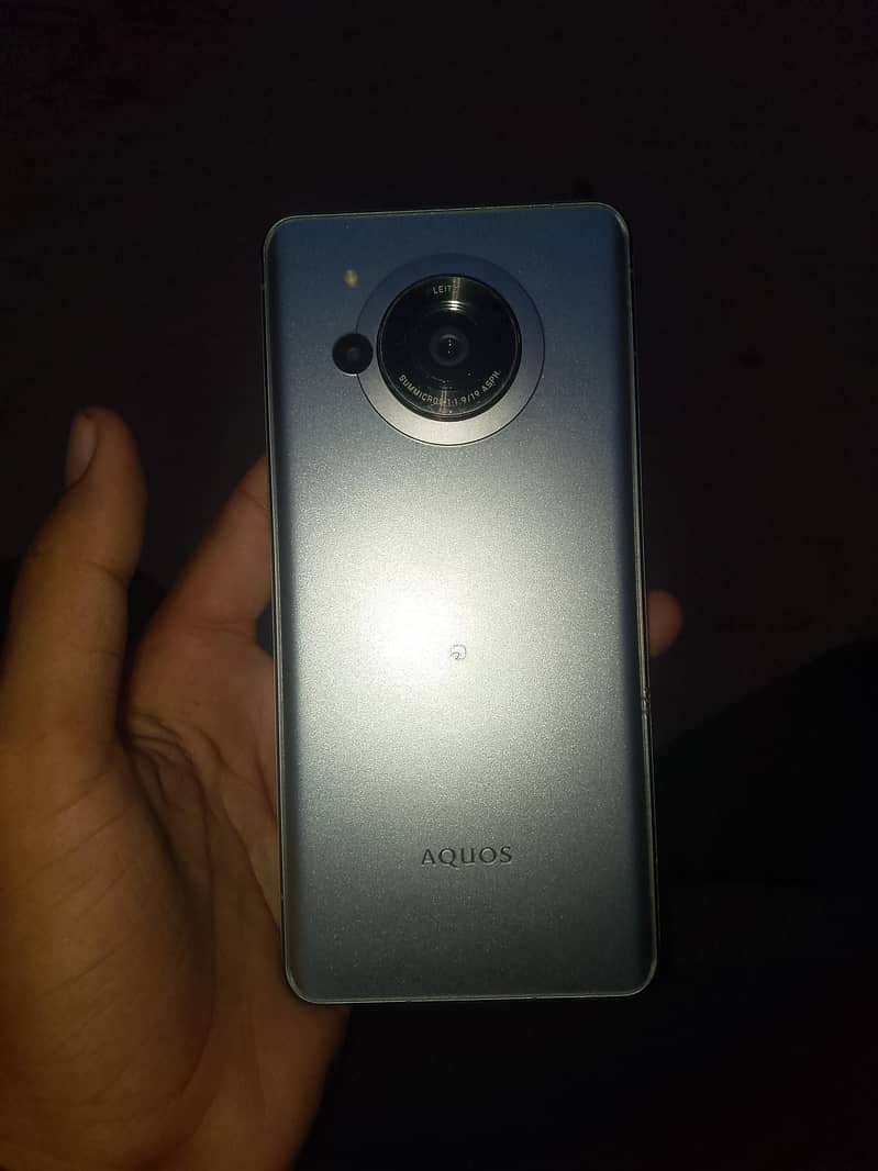 Sharp Aquos R8s pro 1