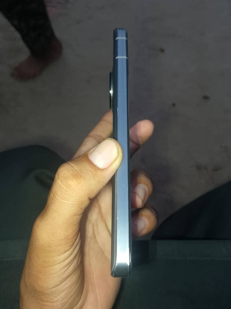 Sharp Aquos R8s pro 2