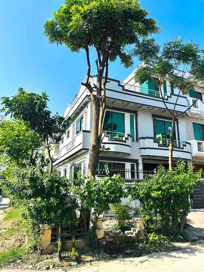 G-13/1 Street 111 Proper Corner Prime Location Dupble Storey House 25x40 Sale
