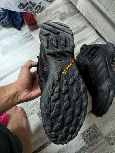 adidas ,zaraman,Levis shoes