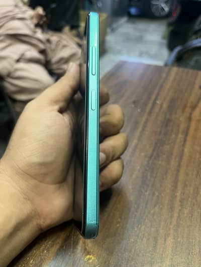 HMD Aura 2