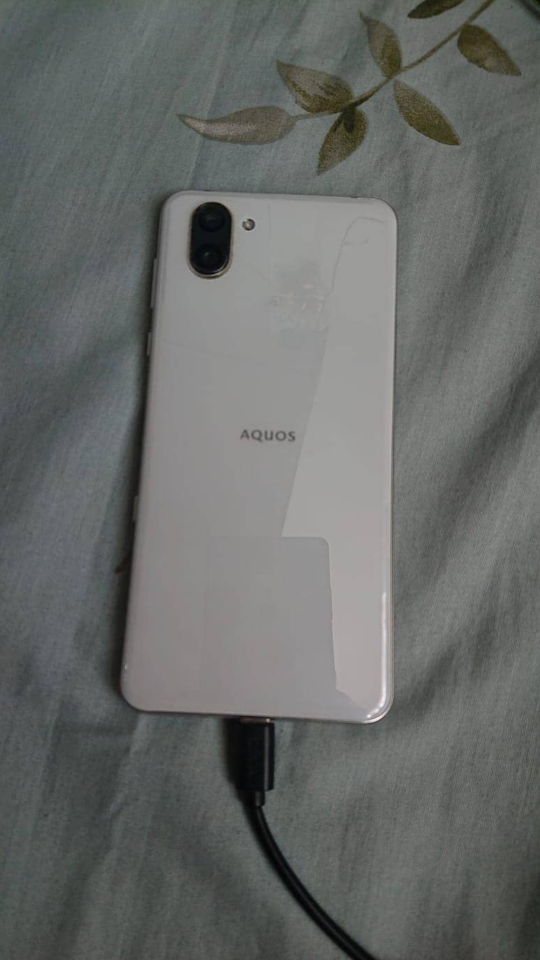 Sharp Aquos R3 3