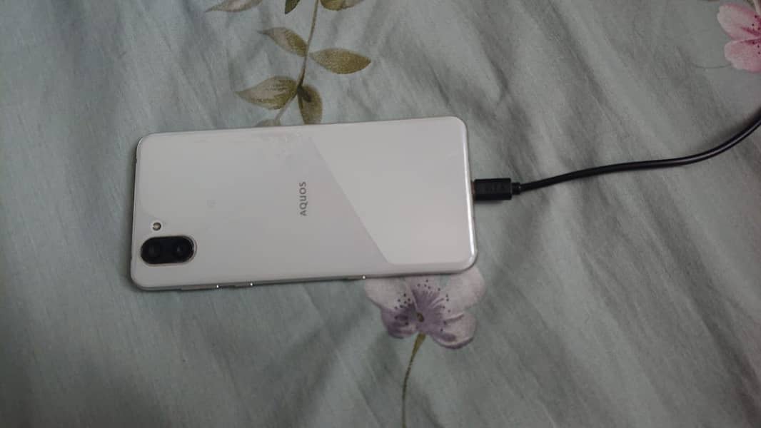 Sharp Aquos R3 8