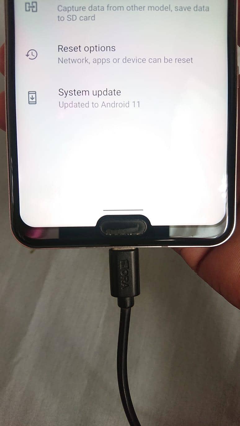 Sharp Aquos R3 10