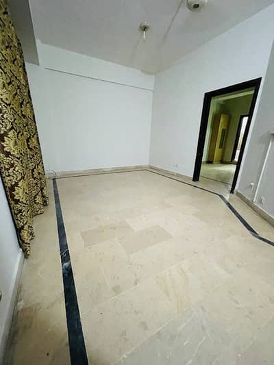 800 Square Feet Flat For rent In E-11