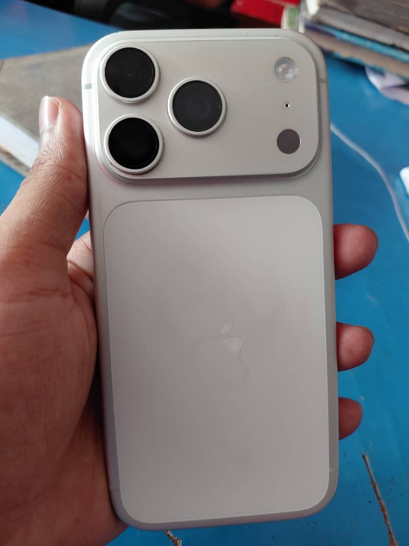 Apple iPhone 17 Pro 0