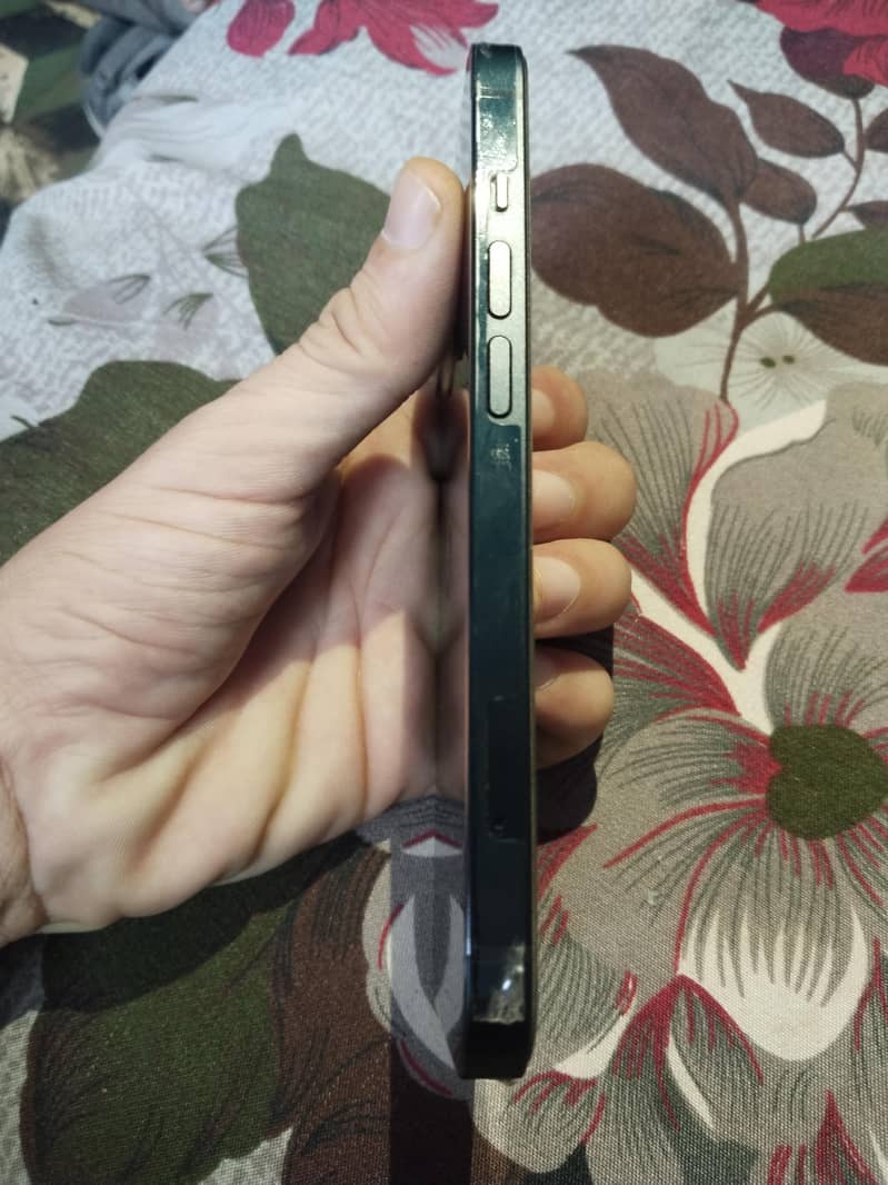 Apple iPhone 14 3