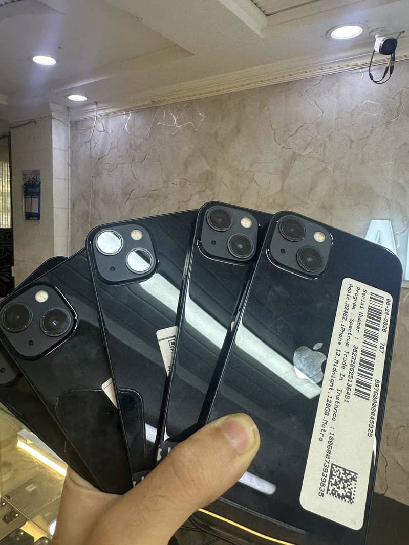 Apple iPhone 13 0