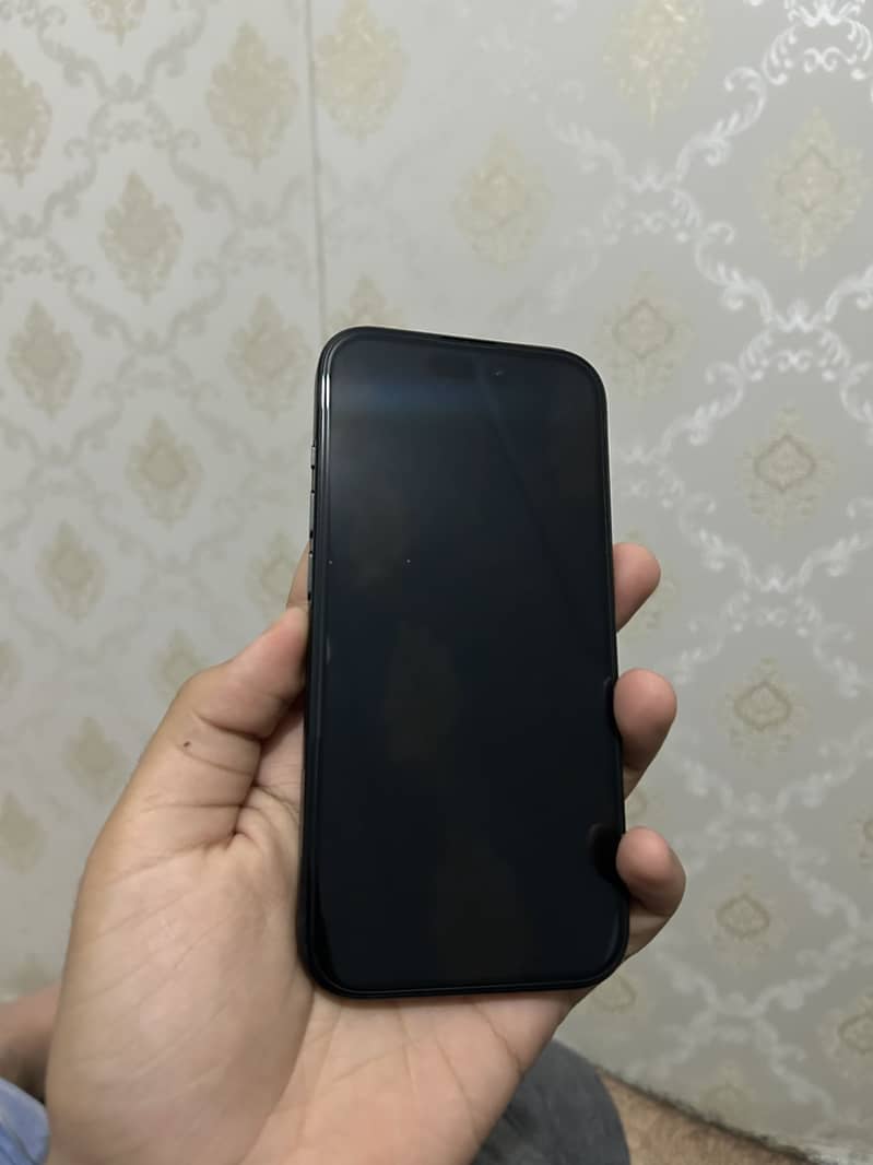 Apple iPhone 15 4