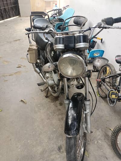selling my Suzuki gs 150 genuine condition