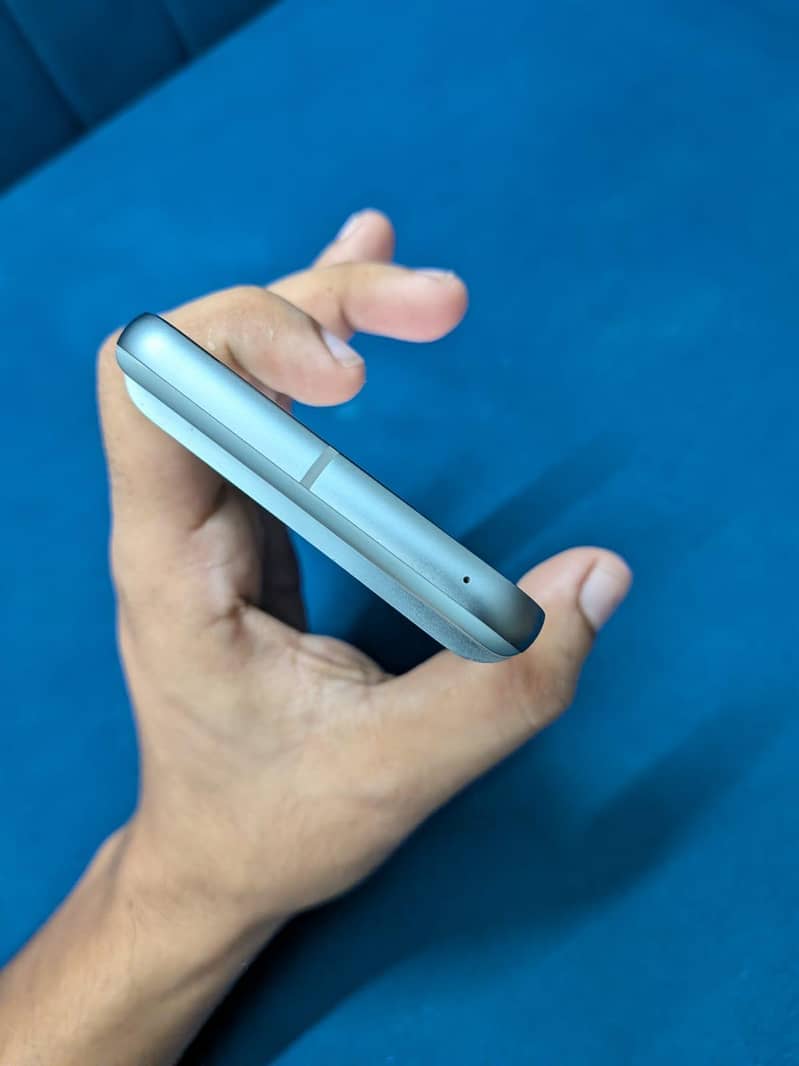 Google Pixel 8 4