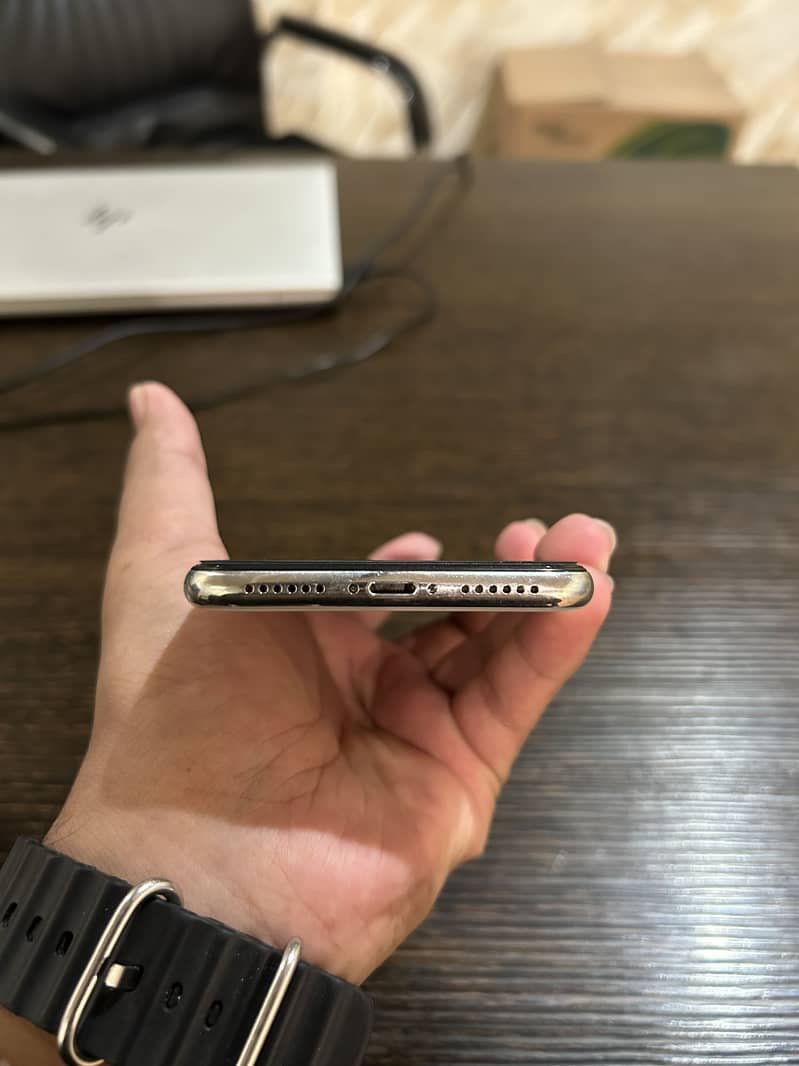 Apple iPhone X 5