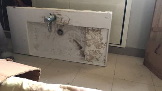 Wash basin for sell full clean