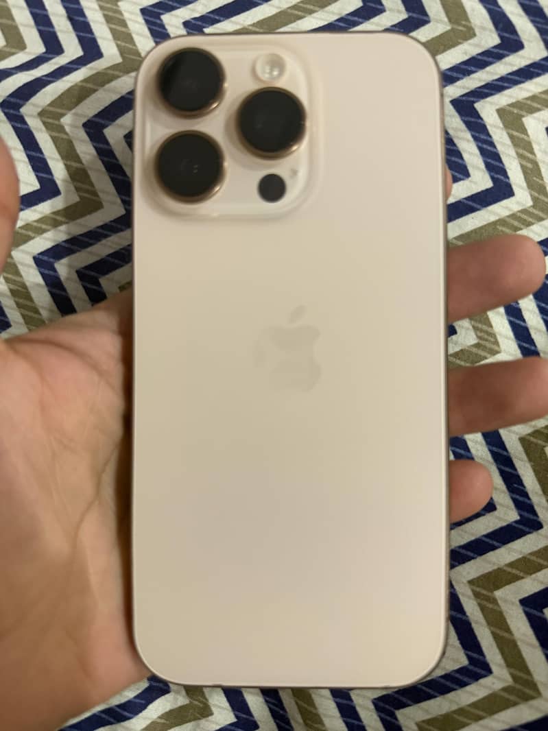 Apple iPhone 16 Pro 4